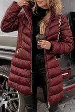 Carica l'immagine nel visualizzatore di Gallery, Piumino lungo con cappuccio in ecopelliccia