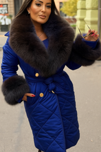 Carica l'immagine nel visualizzatore di Gallery, “Piumino Trapuntato con Collo in Eco-Pelliccia”