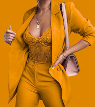 Carica l'immagine nel visualizzatore di Gallery, Tailleur modello sigaretta made in Italy