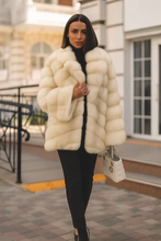 Carica l'immagine nel visualizzatore di Gallery, Pelliccia Ecologica Luxury – Morbida, Calda e Super Leggera