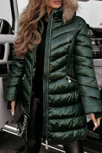 Carica l'immagine nel visualizzatore di Gallery, Piumino lungo con cappuccio in ecopelliccia
