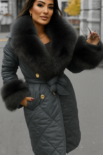 Carica l'immagine nel visualizzatore di Gallery, “Piumino Trapuntato con Collo in Eco-Pelliccia”