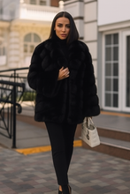 Carica l&#39;immagine nel visualizzatore di Gallery, Pelliccia Ecologica Luxury  – Morbida, Calda e Super Leggera
