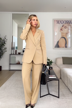 Carica l&#39;immagine nel visualizzatore di Gallery, Tailleur foderato Made in Italy vestibilitá regolare
