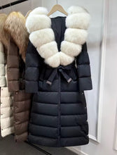 Carica l&#39;immagine nel visualizzatore di Gallery, Piumino Luxury con Maxi Collo in Eco-Pelliccia – Eleganza Invernale in SCONTO
