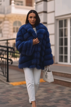 Carica l&#39;immagine nel visualizzatore di Gallery, Pelliccia Ecologica Luxury  – Morbida, Calda e Super Leggera
