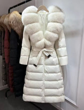 Carica l&#39;immagine nel visualizzatore di Gallery, Piumino Luxury con Maxi Collo in Eco-Pelliccia – Eleganza Invernale in SCONTO
